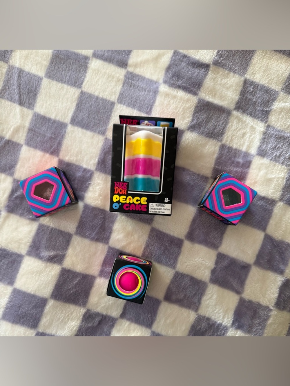NeeDoh Bundle Set (Peace O'Cake, 2 Sparkly Jewels & 1 Twirl Groovy Glob 🫟)